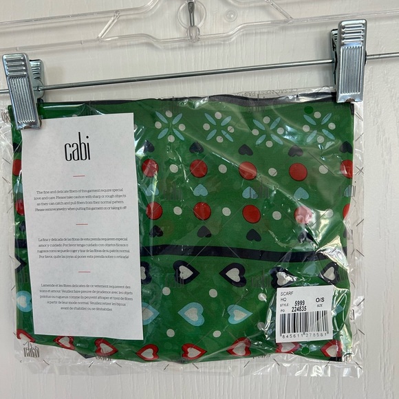 Cabi green and red paisley scarf in original bag #5999 - Picture 2 of 2